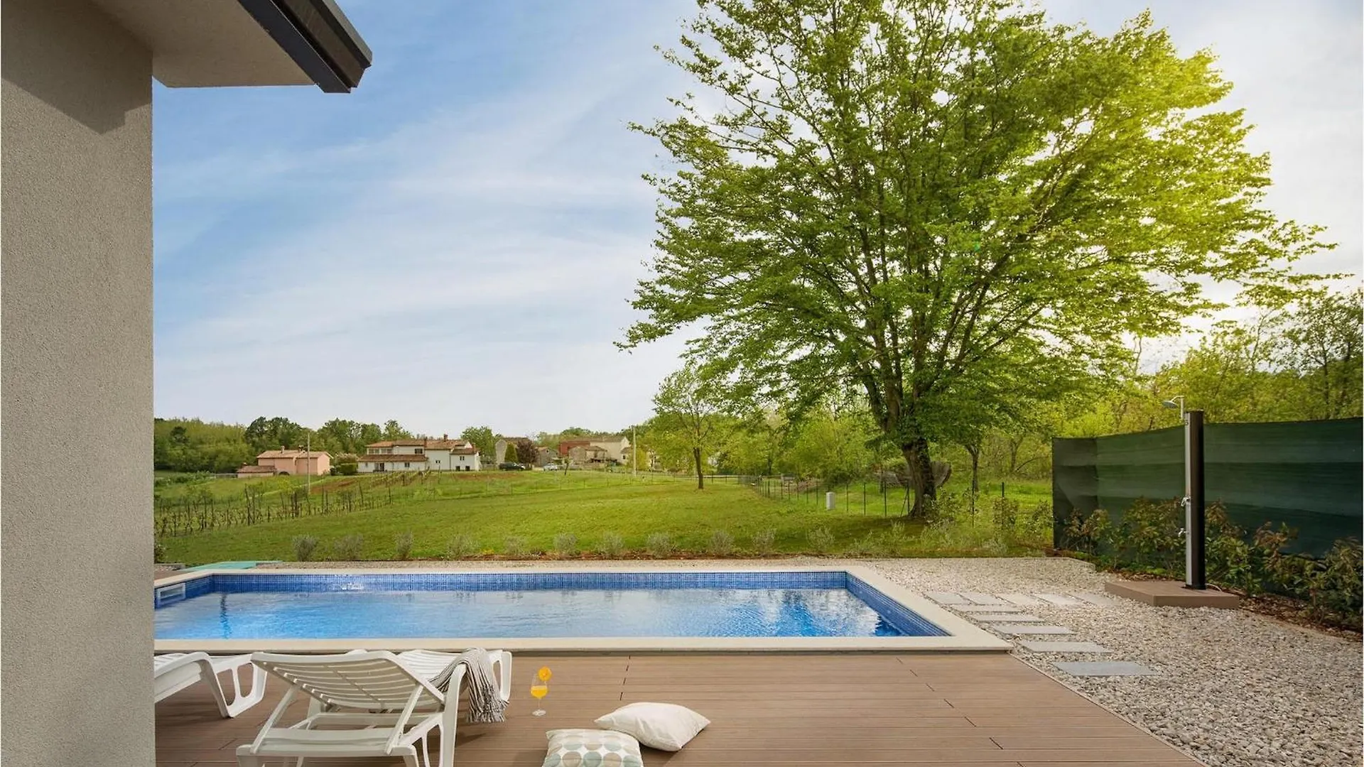 Villa Meadow Ruzici  Hébergement de vacances